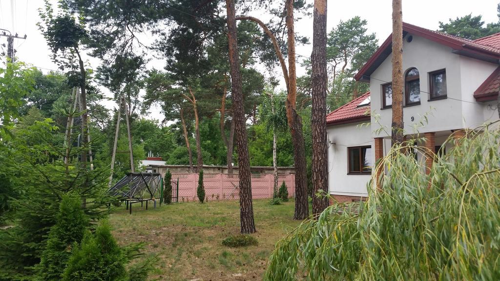 Sosnowy Dworek Lägenhet Józefów Exteriör bild
